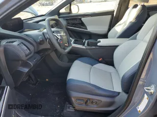 2024 Subaru Solterra Limited z VIN JTMABABA0RA063858, wystawiony jako Copart lot #43372155 z przebiegiem 7 791 mil mil oraz Szkoda całkowita • Salvage title. Historia ofert i sprzedaży dostępna na DreamBid. Obrazek 7.