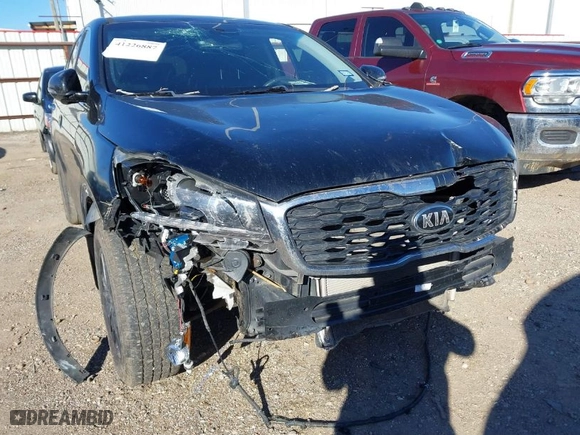 2019 Kia Sorento L with VIN 5XYPG4A37KG542090, listed as a IAAI auction lot 41226887 with 105,628 mi miles. Bid and sale history available at carsss.com. Image 6.