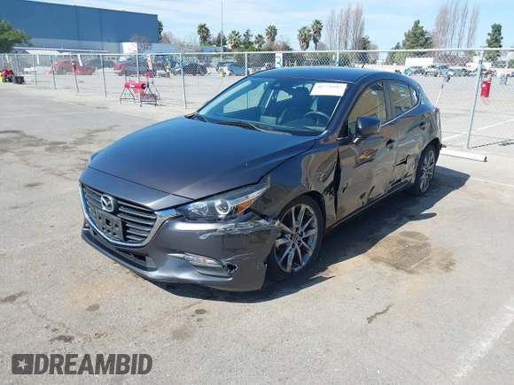 2018 Mazda 3 Touring z VIN 3MZBN1L38JM243749, wystawiony jako IAAI lot #41771812 z przebiegiem 65 533 mil mil oraz . Historia ofert i sprzedaży dostępna na DreamBid. Obrazek 6.