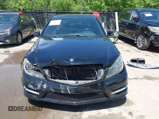 2013 Mercedes-Benz C 300 Sport z VIN WDDGF8AB0DR292722, wystawiony jako IAAI lot #42270735 z przebiegiem 113 119 mil mil oraz . Historia ofert i sprzedaży dostępna na DreamBid. Obrazek 13.