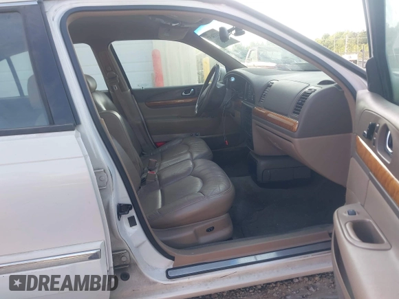 1998 Lincoln Continental z VIN 1LNLM97V1WY602564, wystawiony jako IAAI lot #42333637 z przebiegiem 142 234 mil mil oraz . Historia ofert i sprzedaży dostępna na DreamBid. Obrazek 5.