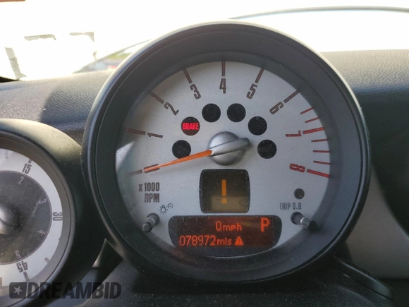2011 MINI Convertible z VIN WMWZN3C55BT133563, wystawiony jako Copart lot #57984335 z przebiegiem 78 972 mil mil oraz Czysty tytuł • Clean title. Historia ofert i sprzedaży dostępna na DreamBid. Obrazek 9.
