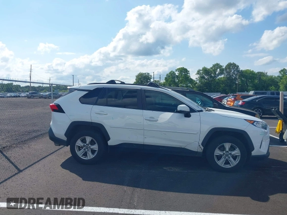 2020 Toyota RAV4 XLE with VIN 2T3W1RFV2LW068363, listed as a IAAI auction lot 42456921 with 125,014 mi miles and . Bid and sale history available at DreamBid. Image 13.