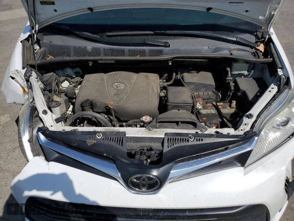 2018 Toyota Sienna LE Auto Access Seat with VIN 5TDKZ3DCXJS916445, listed as a Copart auction lot 62831275 with 104,859 mi miles and Salvage title. Bid and sale history available at DreamBid. Image 12.