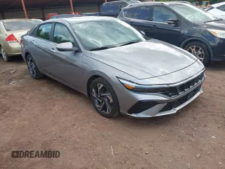 2025 Hyundai Elantra SEL Convenience z VIN KMHLS4DG5SU919506, wystawiony jako IAAI lot #42563415 z przebiegiem 14 539 mil mil oraz . Historia ofert i sprzedaży dostępna na DreamBid. Obrazek 1.
