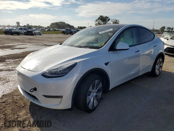 2021 Tesla Model Y Standard Range z VIN 5YJYGDED4MF107030, wystawiony jako Copart lot #66382913 z przebiegiem 39 024 mil mil oraz Szkoda całkowita • Salvage title. Historia ofert i sprzedaży dostępna na DreamBid. Obrazek 1.