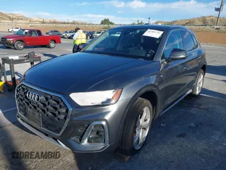 2023 Audi Q5 S line Premium Plus z VIN WA1EAAFY7P2065409, wystawiony jako IAAI lot #41305736 z przebiegiem 15 251 mil mil oraz . Historia ofert i sprzedaży dostępna na DreamBid. Obrazek 2.