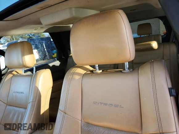 2011 Dodge Durango Citadel z VIN 1D4RE5GG6BC598642, wystawiony jako Copart lot #86214914 z przebiegiem 130 048 mil mil oraz Szkoda całkowita • Salvage title. Historia ofert i sprzedaży dostępna na DreamBid. Obrazek 10.
