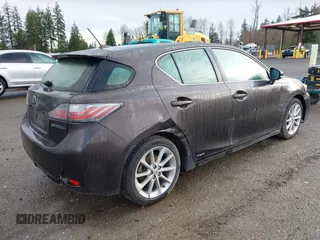 2013 Lexus CT 200h z VIN JTHKD5BH6D2134372, wystawiony jako IAAI lot #41882762 z przebiegiem 182 919 mil mil oraz . Historia ofert i sprzedaży dostępna na DreamBid. Obrazek 4.