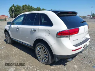 2013 Lincoln MKX with VIN 2LMDJ8JK7DBL13659, listed as a IAAI auction lot 41922667 with 113,858 mi miles. Bid and sale history available at carsss.com. Image 2.