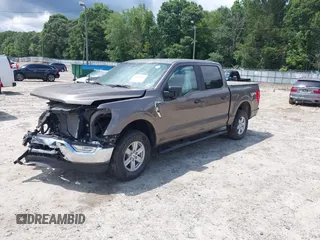 2022 Ford F-150 XL z VIN 1FTEW1EB9NFB50424, wystawiony jako IAAI lot #42553241 z przebiegiem 32 982 mil mil oraz . Historia ofert i sprzedaży dostępna na DreamBid. Obrazek 17.