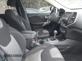 2017 Jeep Cherokee Altitude с VIN 1C4PJLAS0HW663168, выставлен на аукционе IAAI как лот 41595516 с пробегом 142 887 миль миль и . История ставок и продаж доступна на DreamBid. Изображение 5.