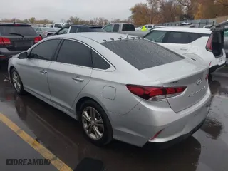 2019 Hyundai Sonata Sport with VIN 5NPE34AFXKH770235, listed as a IAAI auction lot 40941753 with 111,169 mi miles. Bid and sale history available at carsss.com. Image 3.