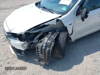 2018 Mitsubishi Outlander ES z VIN JA4AP3AU9JU023316, wystawiony jako IAAI lot #42496213 z przebiegiem 24 772 mil mil oraz . Historia ofert i sprzedaży dostępna na DreamBid. Obrazek 6.