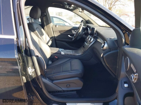 2022 Mercedes-Benz GLC with VIN W1N0G8EB2NV343237, listed as a IAAI auction lot 41639586 with 33,580 mi miles. Bid and sale history available at carsss.com. Image 5.