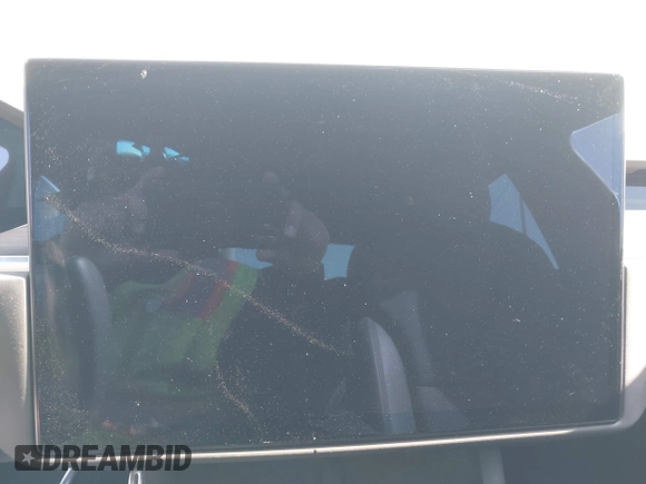 2022 Tesla Model S z VIN 5YJSA1E59NF470813, wystawiony jako IAAI lot #41935297 z przebiegiem Nie podano mil oraz . Historia ofert i sprzedaży dostępna na DreamBid. Obrazek 7.