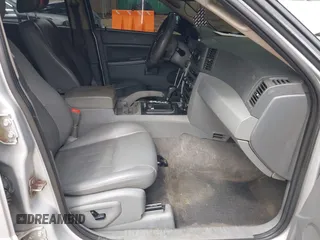 2007 Jeep Grand Cherokee Laredo with VIN 1J8HR48P77C570936, listed as a IAAI auction lot 41945531 with 200,821 mi miles. Bid and sale history available at carsss.com. Image 5.