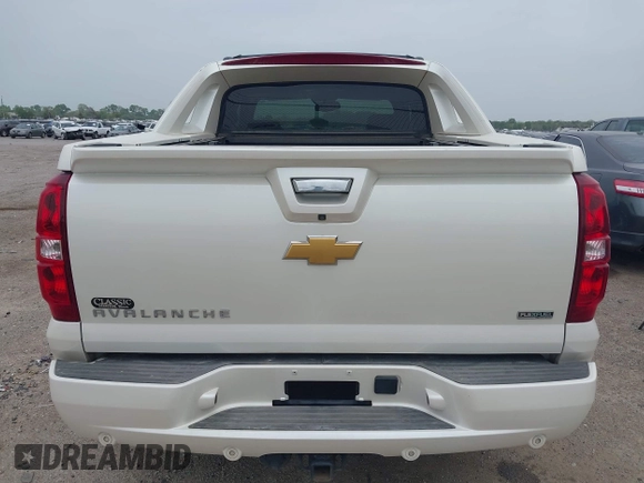 2012 Chevrolet Avalanche LTZ z VIN 3GNMCGE04CG103276, wystawiony jako IAAI lot #41913522 z przebiegiem 139 633 mil mil oraz . Historia ofert i sprzedaży dostępna na DreamBid. Obrazek 16.