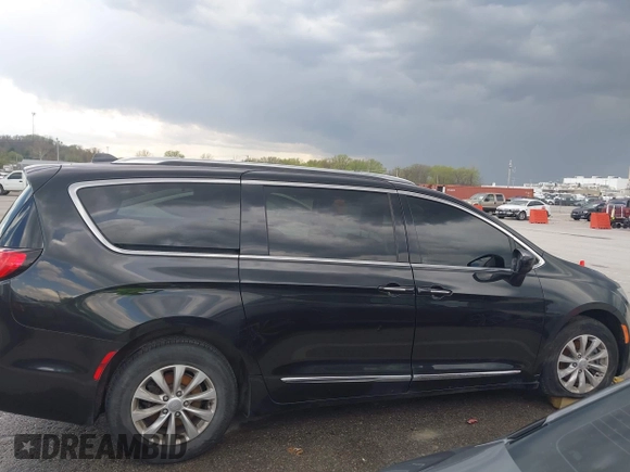 2018 Chrysler Pacifica Touring L with VIN 2C4RC1BG9JR120790, listed as a IAAI auction lot 41998460 with 124,146 mi miles and . Bid and sale history available at DreamBid. Image 14.