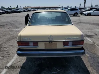 1983 Mercedes-Benz 300 D z VIN WDBAB33AXDB017451, wystawiony jako Copart lot #60463935 z przebiegiem 314 995 mil mil oraz Czysty tytuł • Clean title. Historia ofert i sprzedaży dostępna na DreamBid. Obrazek 6.