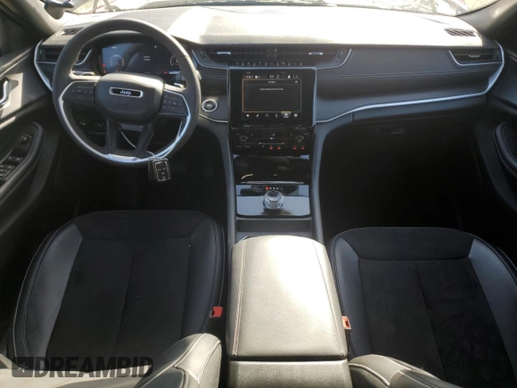 2023 Jeep Grand Cherokee Laredo z VIN 1C4RJGAG7PC662935, wystawiony jako Copart lot #47986615 z przebiegiem 12 306 mil mil oraz Szkoda całkowita • Salvage title. Historia ofert i sprzedaży dostępna na DreamBid. Obrazek 8.