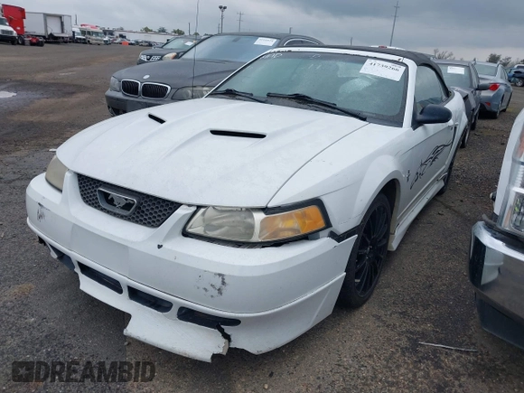 2000 Ford Mustang with VIN 1FAFP4440YF265297, listed as a IAAI auction lot 41739266 with 170,907 mi miles. Bid and sale history available at carsss.com. Image 2.