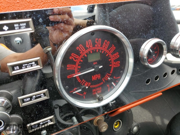 1984 Jeep CJ z VIN 1JCCM87E9ET003890, wystawiony jako Copart lot #78302994 z przebiegiem Nie podano mil oraz Szkoda całkowita • Salvage title. Historia ofert i sprzedaży dostępna na DreamBid. Obrazek 9.