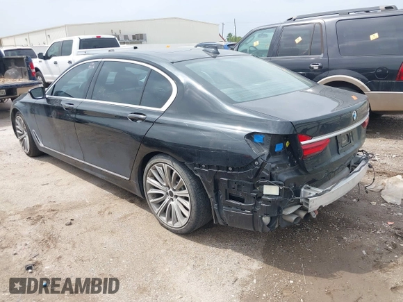 2017 BMW 7 Series 750i z VIN WBA7F0C31HGM22135, wystawiony jako IAAI lot #41919264 z przebiegiem 63 226 mil mil oraz . Historia ofert i sprzedaży dostępna na DreamBid. Obrazek 3.