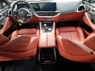 2023 BMW XM z VIN 5YM23CS06P9S62603, wystawiony jako Copart lot #50379015 z przebiegiem 12 532 mil mil oraz Szkoda całkowita • Salvage title. Historia ofert i sprzedaży dostępna na DreamBid. Obrazek 8.
