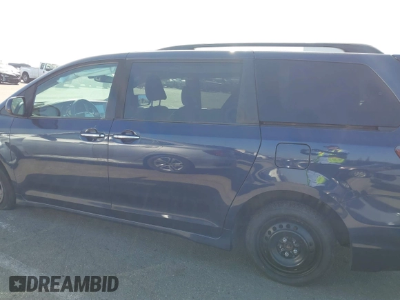 2019 Toyota Sienna XLE with VIN 5TDDZ3DC9KS220976, listed as a IAAI auction lot 41667049 with 92,568 mi miles and . Bid and sale history available at DreamBid. Image 14.