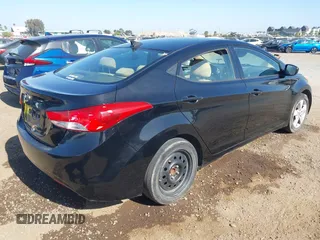 2013 Hyundai Elantra GLS z VIN KMHDH4AEXDU933572, wystawiony jako IAAI lot #42394567 z przebiegiem Nie podano mil oraz . Historia ofert i sprzedaży dostępna na DreamBid. Obrazek 4.