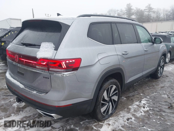 2024 Volkswagen Atlas SE z VIN 1V2HR2CA5RC573575, wystawiony jako IAAI lot #41508927 z przebiegiem 2 647 mil mil oraz . Historia ofert i sprzedaży dostępna na DreamBid. Obrazek 4.
