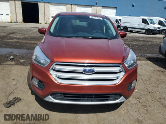 2019 Ford Escape SE z VIN 1FMCU9GD7KUC00377, wystawiony jako Copart lot #56136395 z przebiegiem 199 398 mil mil oraz Tytuł czysty. Historia ofert i sprzedaży dostępna na DreamBid. Obrazek 5.
