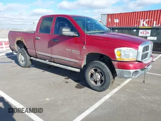 2006 Dodge 2500 SLT z VIN 1D7KS28C36J138301, wystawiony jako IAAI lot #41291594 z przebiegiem 309 330 mil mil oraz . Historia ofert i sprzedaży dostępna na DreamBid. Obrazek 1.