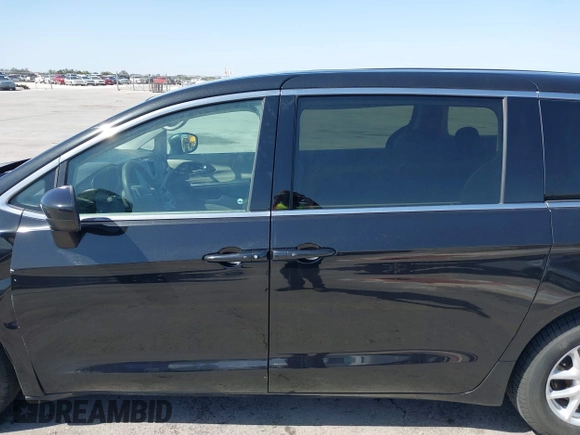 2017 Chrysler Pacifica Touring with VIN 2C4RC1DG6HR501164, listed as a IAAI auction lot 41863304 with 87,705 mi miles and . Bid and sale history available at DreamBid. Image 15.