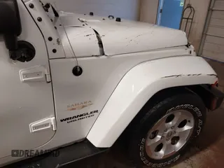 2014 Jeep Wrangler Unlimited Sahara with VIN 1C4BJWEG1EL326605, listed as a IAAI auction lot 41325037 with 135,824 mi miles. Bid and sale history available at carsss.com. Image 6.