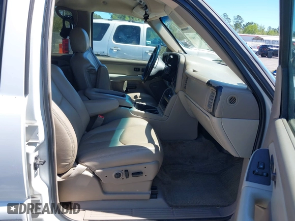 2003 Chevrolet Suburban LS with VIN 3GNEC16Z13G111561, listed as a IAAI auction lot 41768017 with 1 mi miles. Bid and sale history available at carsss.com. Image 5.