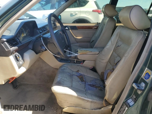 1993 Mercedes-Benz 400 E z VIN WDBEA34E3PB937142, wystawiony jako Copart lot #50444585 z przebiegiem 275 929 mil mil oraz Czysty tytuł • Clean title. Historia ofert i sprzedaży dostępna na DreamBid. Obrazek 7.