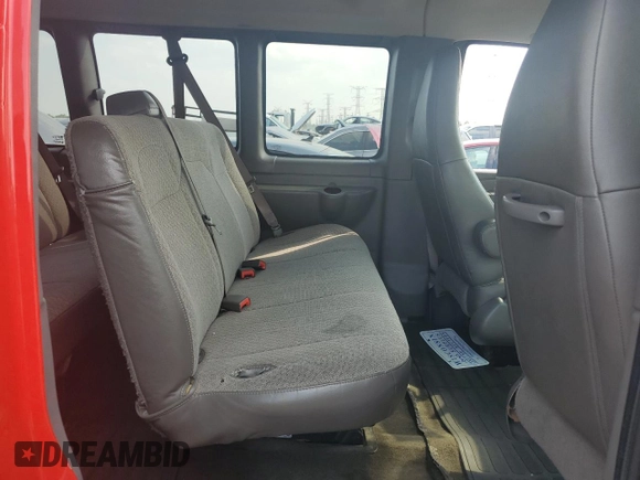 2018 Chevrolet Express Passenger LT z VIN 1GAZGPFG8J1336841, wystawiony jako Copart lot #63699795 z przebiegiem 247 751 mil mil oraz Czysty tytuł • Clean title. Historia ofert i sprzedaży dostępna na DreamBid. Obrazek 11.