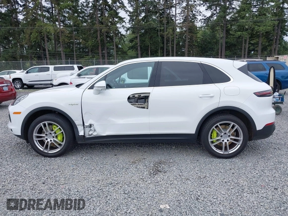 2019 Porsche Cayenne E-Hybrid z VIN WP1AE2AY0KDA52065, wystawiony jako IAAI lot #42687097 z przebiegiem 53 670 mil mil oraz . Historia ofert i sprzedaży dostępna na DreamBid. Obrazek 15.