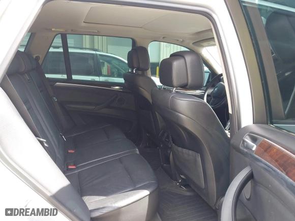 2011 BMW X5 35i with VIN 5UXZV4C52BL742911, listed as a IAAI auction lot 41845588 with 123,001 mi miles. Bid and sale history available at carsss.com. Image 8.