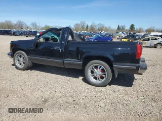 1996 Chevrolet Silverado 1500 with VIN 1GCEC14R3TZ136733, listed as a Copart auction lot 54384725 with 113,939 mi miles and Salvage Title. Bid and sale history available at DreamBid. Image 2.