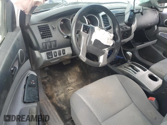 2013 Toyota Tacoma z VIN 5TFUX4EN7DX021546, wystawiony jako Copart lot #59913335 z przebiegiem 110 880 mil mil oraz Nie do naprawy • Non repairable. Historia ofert i sprzedaży dostępna na DreamBid. Obrazek 8.
