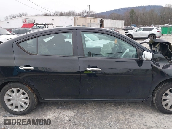 2019 Nissan Versa SV z VIN 3N1CN7APXKL817066, wystawiony jako IAAI lot #41387531 z przebiegiem 57 197 mil mil oraz . Historia ofert i sprzedaży dostępna na DreamBid. Obrazek 13.