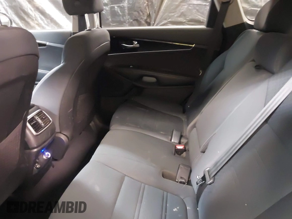 2019 Kia Sorento LX with VIN 5XYPGDA38KG558444, listed as a IAAI auction lot 41303905 with 148,567 mi miles. Bid and sale history available at carsss.com. Image 8.