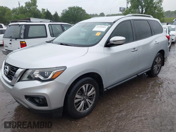 2018 Nissan Pathfinder S z VIN 5N1DR2MN7JC621109, wystawiony jako IAAI lot #42184064 z przebiegiem 135 902 mil mil oraz . Historia ofert i sprzedaży dostępna na DreamBid. Obrazek 18.