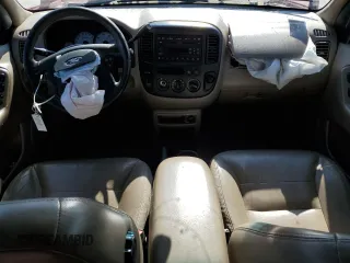 2002 Ford Escape XLT Choice with VIN 1FMCU04172KB30414, listed as a Copart auction lot 47757964 with 176,501 mi miles and Salvage Title. Bid and sale history available at carsss.com. Image 8.