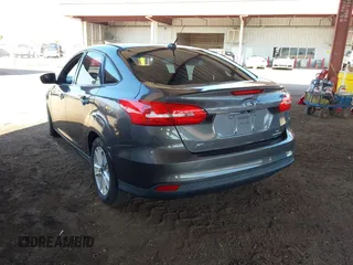 2015 Ford Focus SE z VIN 1FADP3F21FL210742, wystawiony jako IAAI lot #42418476 z przebiegiem 155 829 mil mil oraz . Historia ofert i sprzedaży dostępna na DreamBid. Obrazek 3.