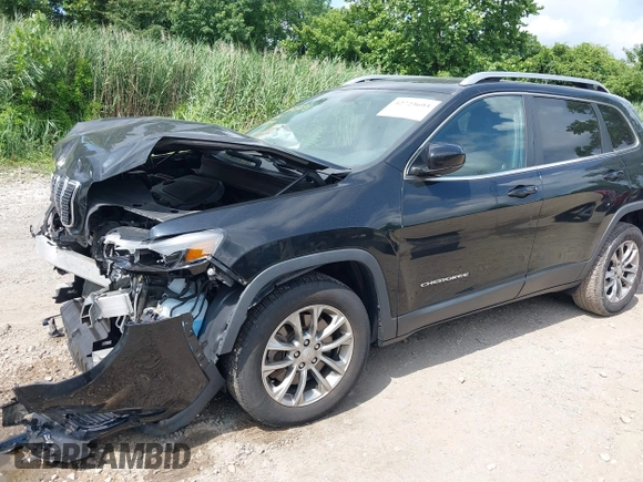 2019 Jeep Cherokee Latitude Plus z VIN 1C4PJLLB5KD316077, wystawiony jako IAAI lot #42723693 z przebiegiem 103 758 mil mil oraz . Historia ofert i sprzedaży dostępna na DreamBid. Obrazek 19.