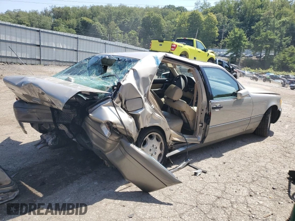 1996 Mercedes-Benz S 320 z VIN WDBGA33EXTA319438, wystawiony jako Copart lot #68985544 z przebiegiem Nie podano mil oraz Szkoda całkowita • Salvage title. Historia ofert i sprzedaży dostępna na DreamBid. Obrazek 3.